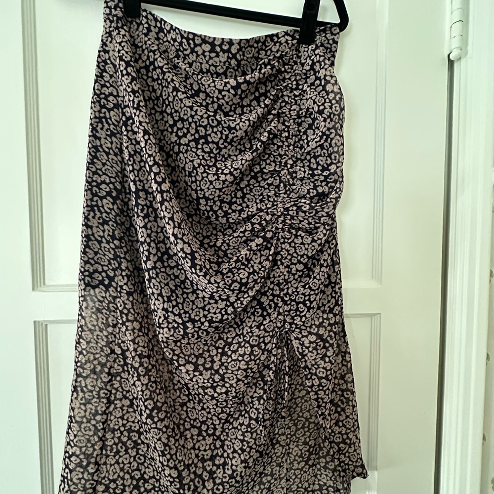 Leopard Print Women's Skirt in excellent condition